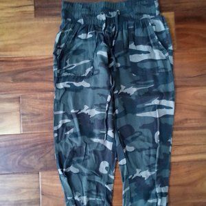 Rewash camo joggers size S